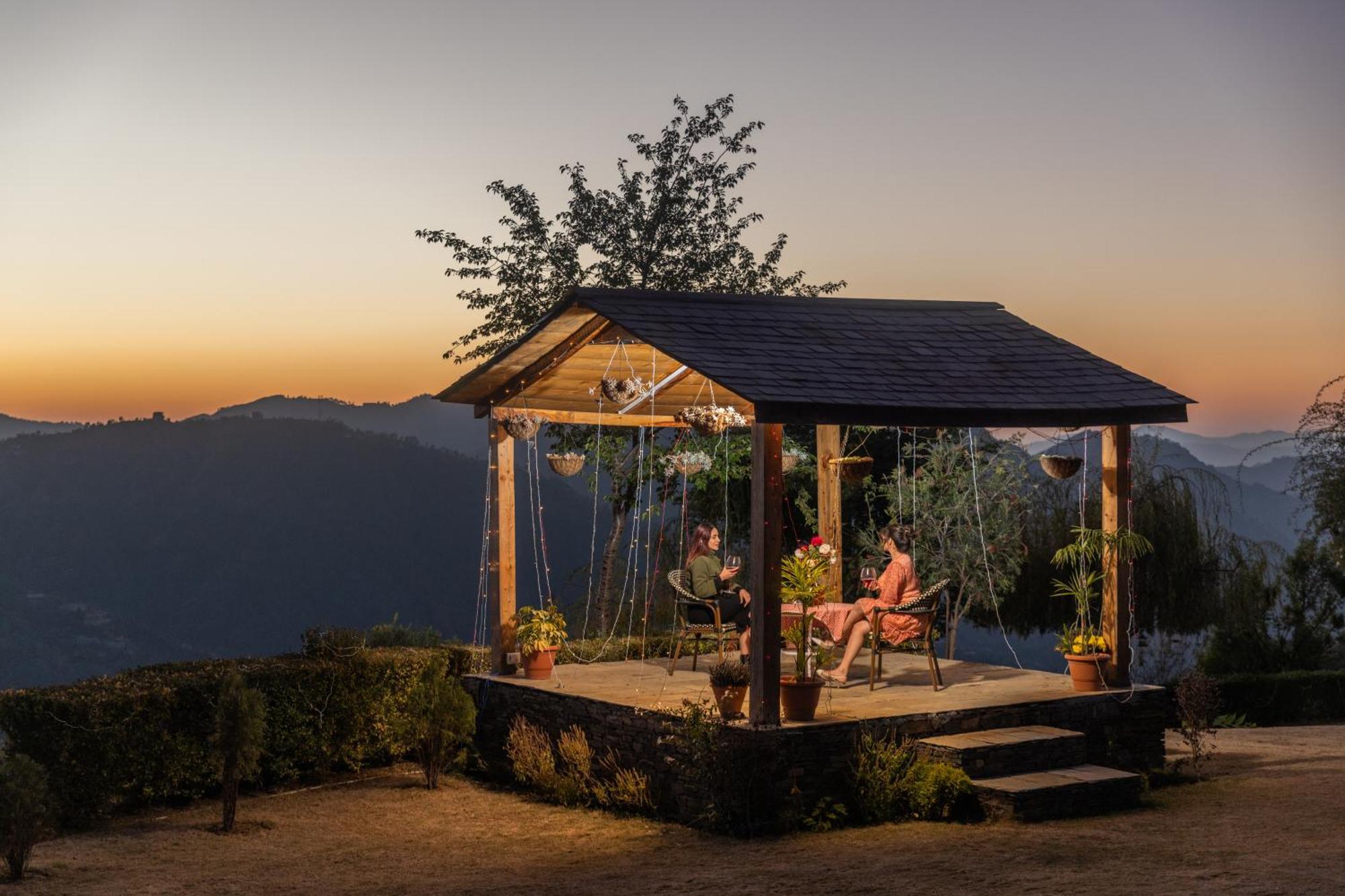 The Manor Luxury Apartments, Shimla มาโชบรา ภายนอก รูปภาพ